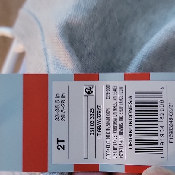 1 T shirt 1 long sleeve shirt and 1 sweater  bundle - Picture 10 of 12